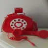 Sac Téléphone Rouge Vintage - L’Accessoire Rétro et Fun qui Appelle l’Originalité