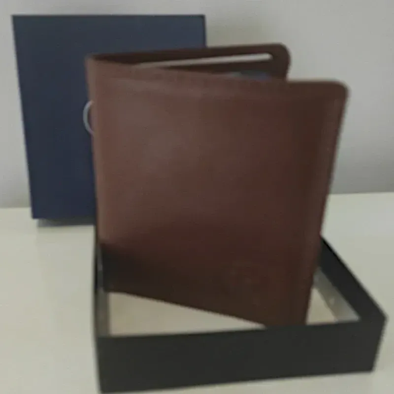 Porte-cartes en cuir marron